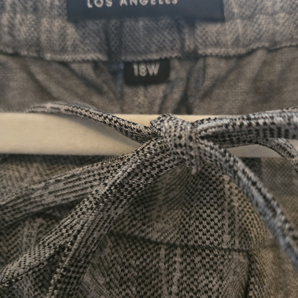 Liverpool Los Angeles Plus Size 18W Black/Gray Stripe Crop Pants - NWT